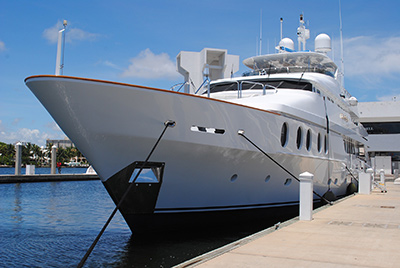 Stern thrusters in Jupiter help large yachts like this dock in tight spaces